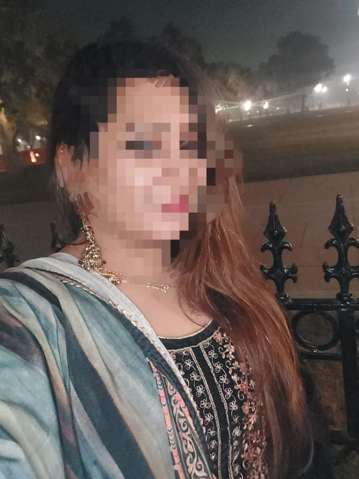 Khushi Real Meet N Cam service – Indian escort in New Delhi — 1 / 6