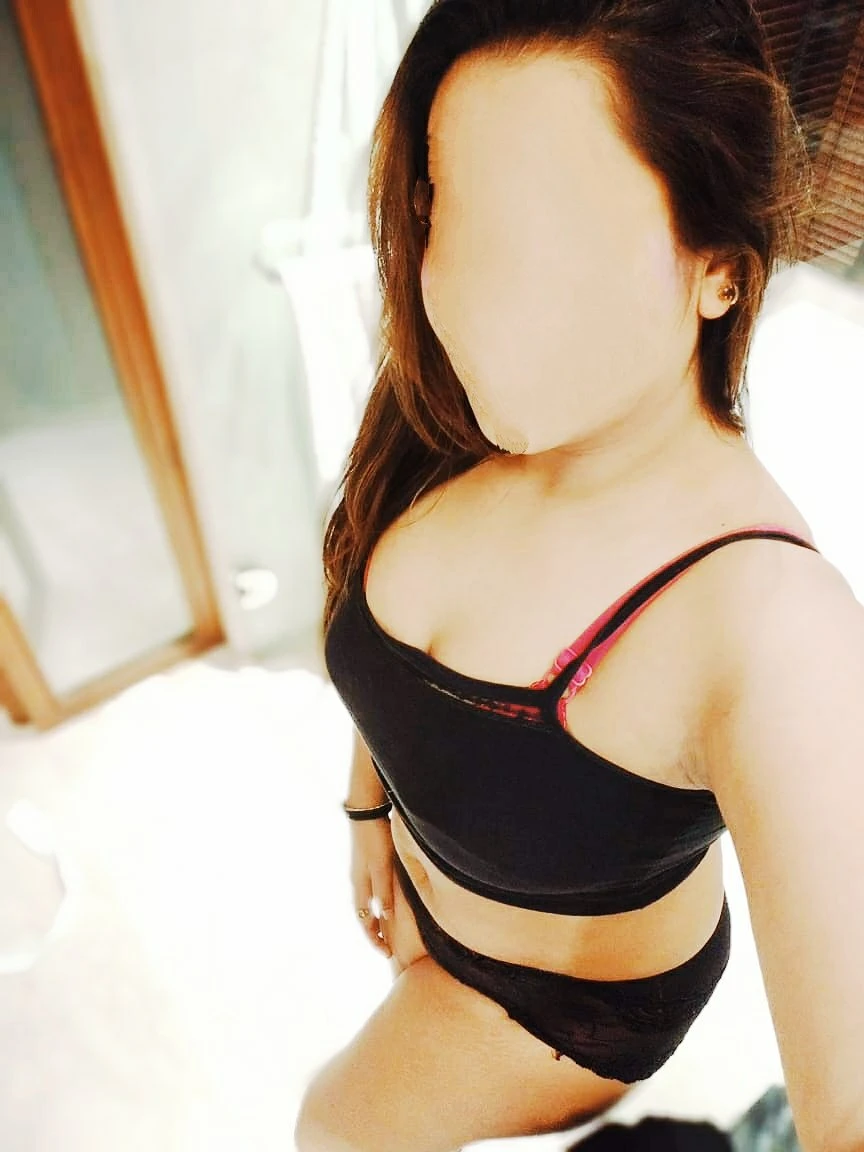 Khushi (Independent Punjaban Housewife) – Indian escort in New Delhi — 3 / 17