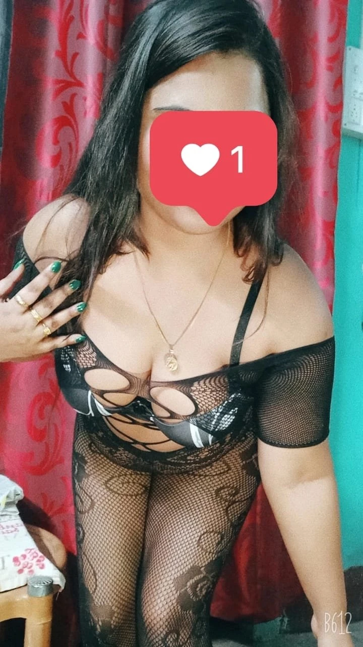 Aniiazon Available for Cam & Realmeet – Indian escort in New Delhi — 1 / 8