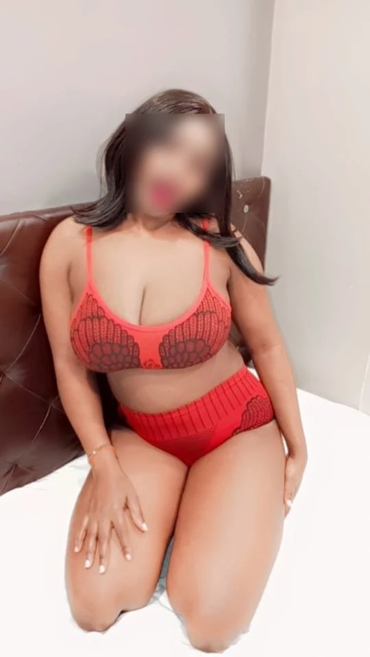 Shaniz From South Africa – South African escort in Mumbai — 2 / 6