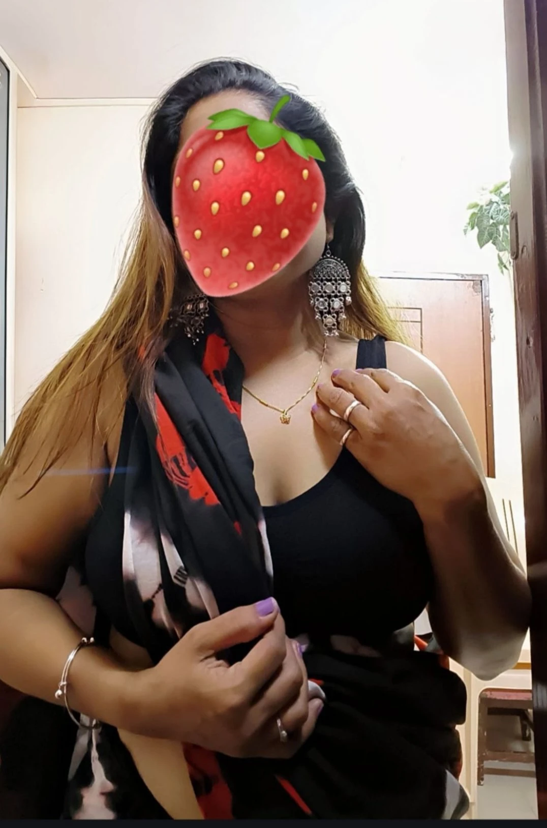 Soni for real meet and cam session – Indian escort in Mumbai — 3 / 9
