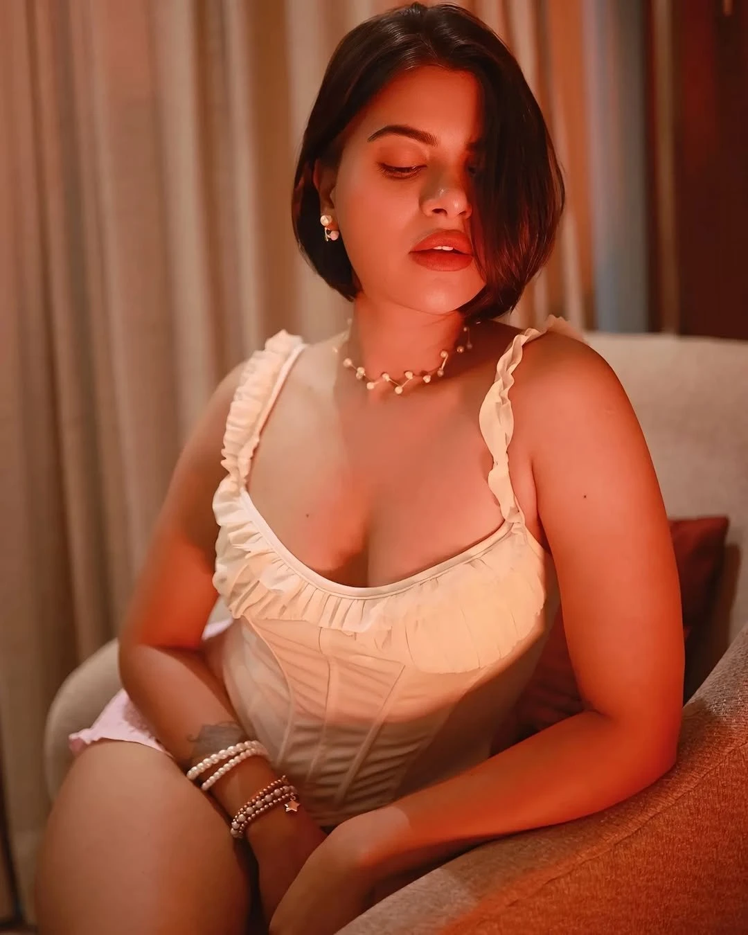 Mishka – Indian escort in Mumbai — 4 / 5