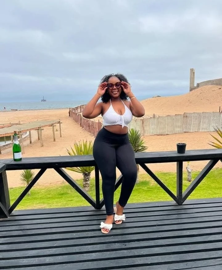Nisha – Burundian escort in Mumbai — 3 / 4