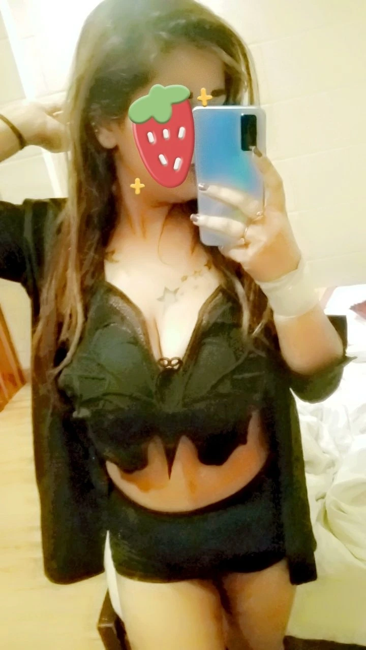 Tannu real meet and Cam Queen – Indian escort in New Delhi — 13 / 16
