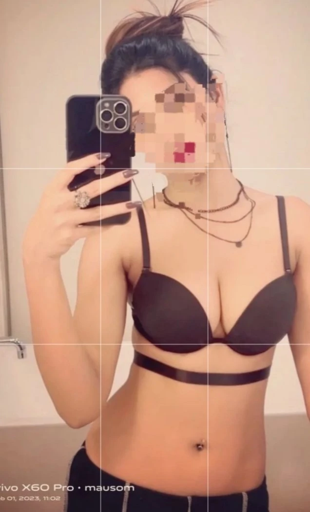 RADHIKA Real Meet & Cam Show – Indian escort in Mumbai — 1 / 4