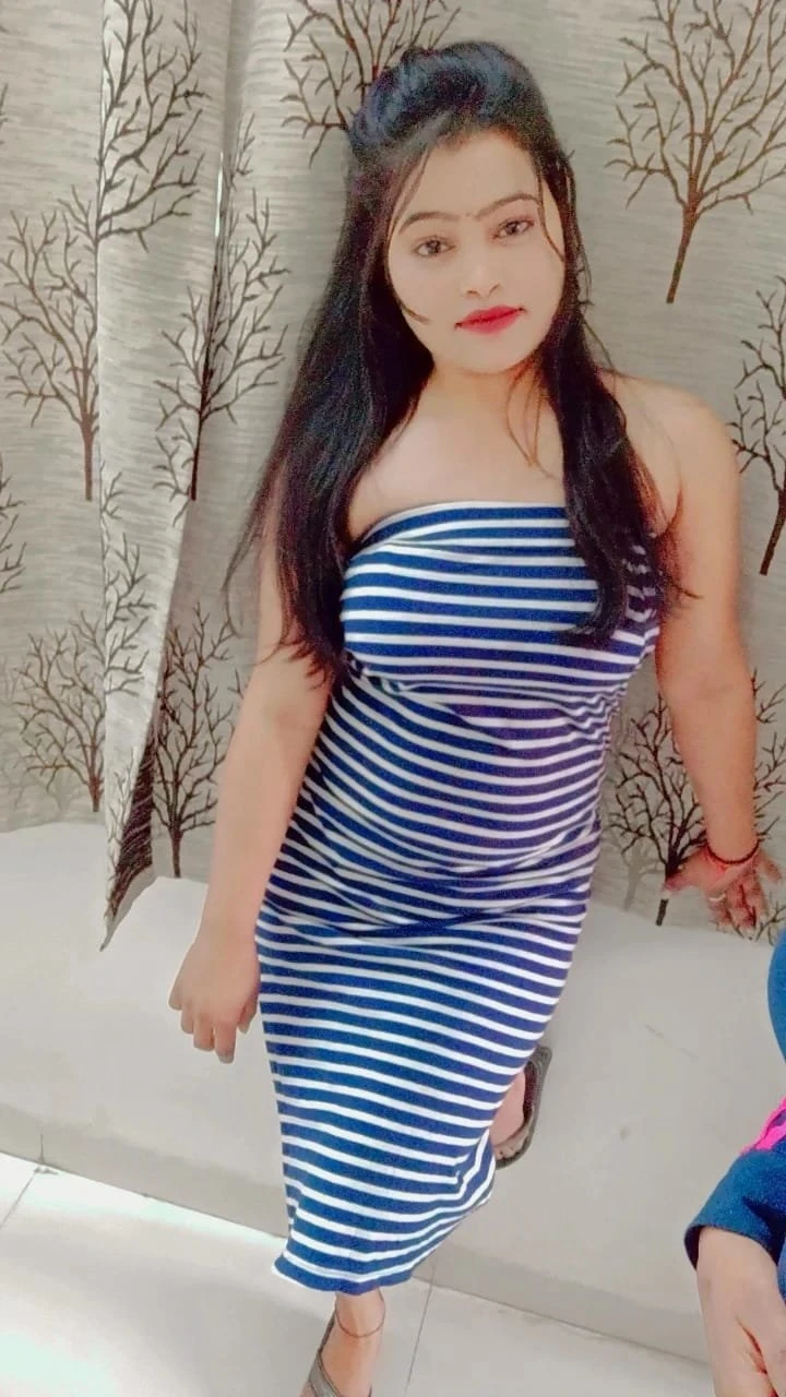 Neha Bharti – Indian escort in Mumbai — 1 / 4