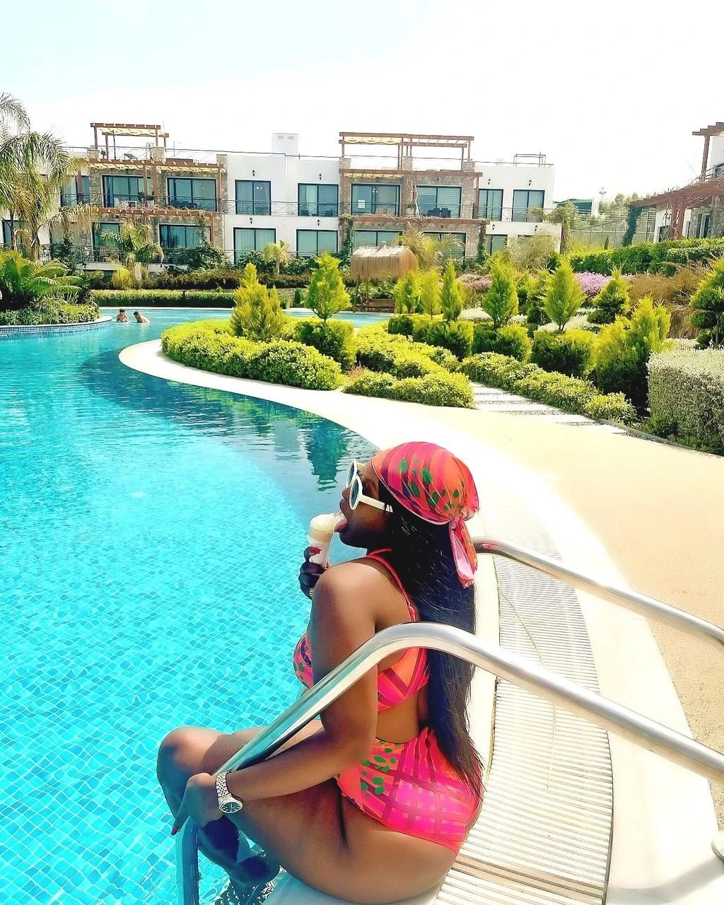 Coco – Ghanaian masseuse in Lomé — 4 / 6