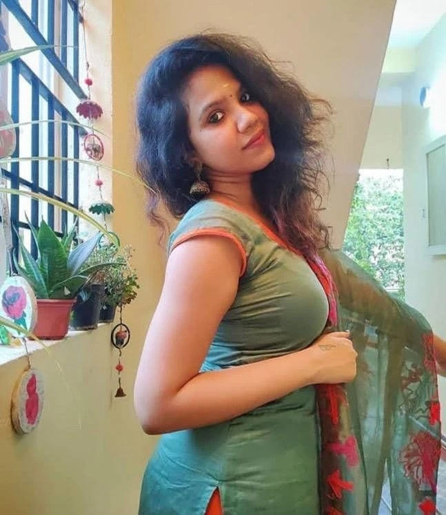 Call Ammu Hot Independent College Girl – Indian escort in Chennai — 2 / 3