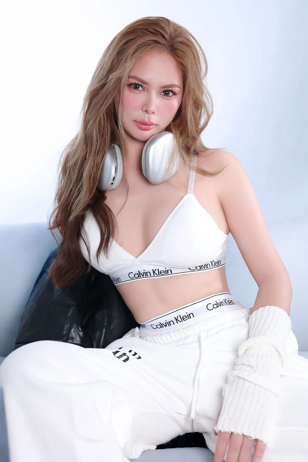 Kelly – Vietnamese escort in Ho Chi Minh City — 7 / 9