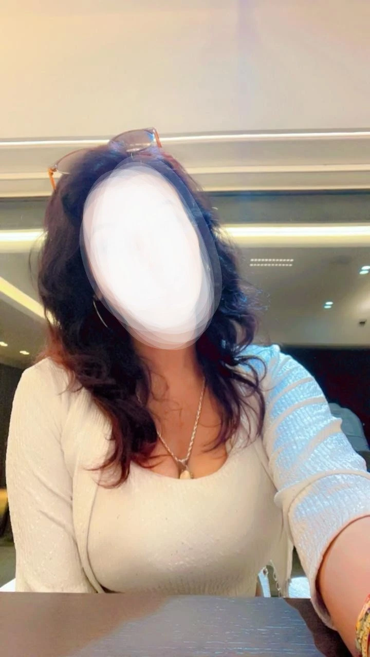 Avantika Model – Indian escort in Mumbai — 1 / 7