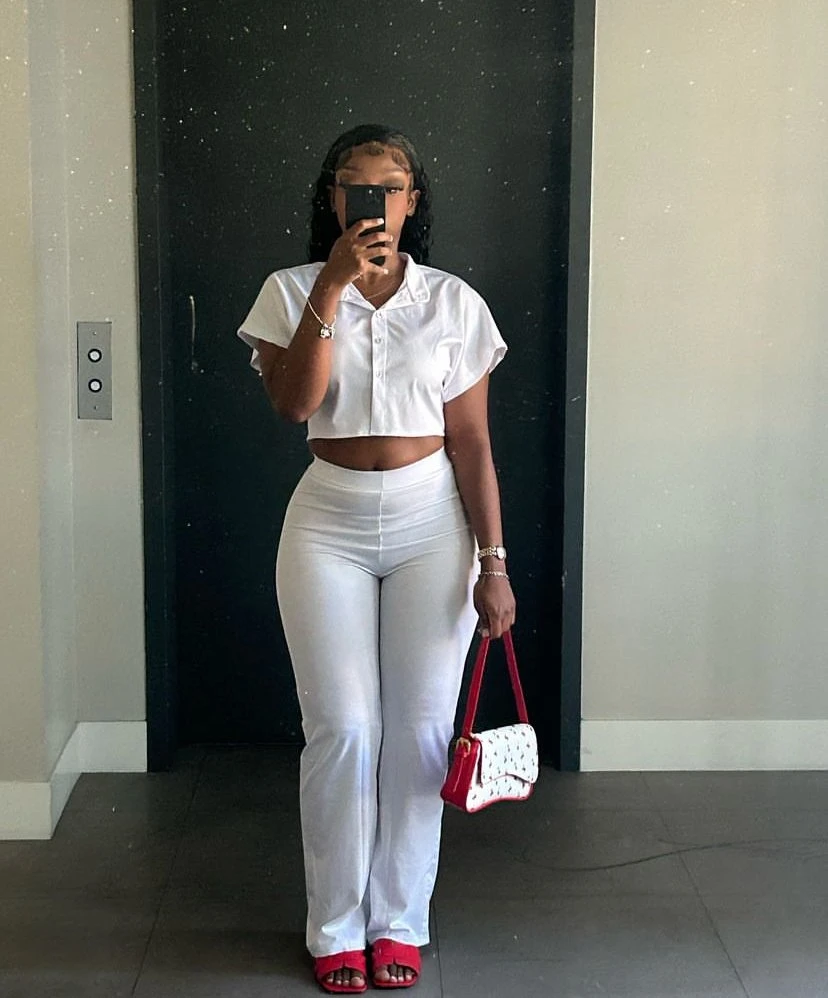 Favour – Ugandan escort in Abidjan — 2 / 4
