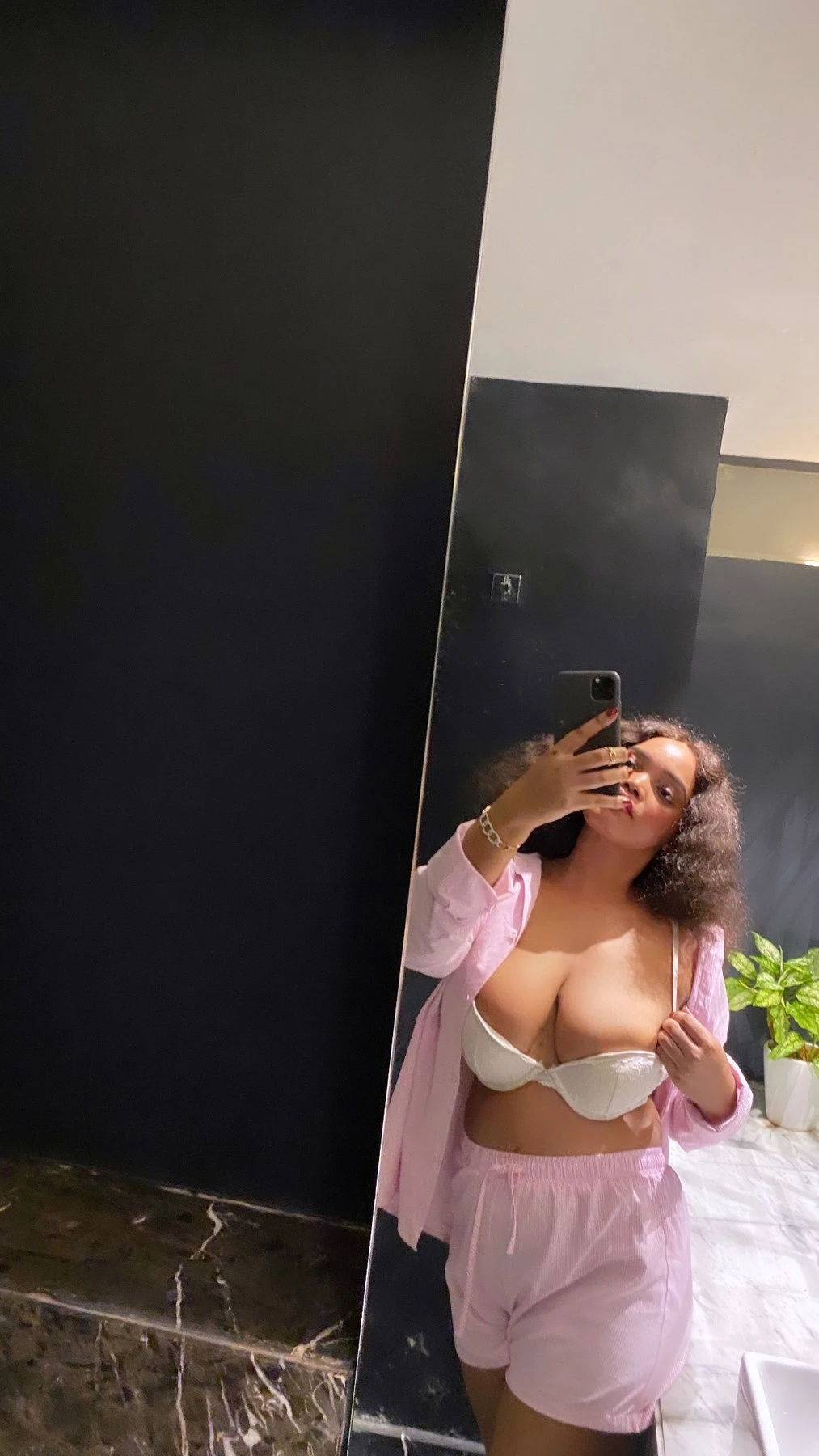 Pie🥰 – Kenyan escort in Pune — 22 / 31
