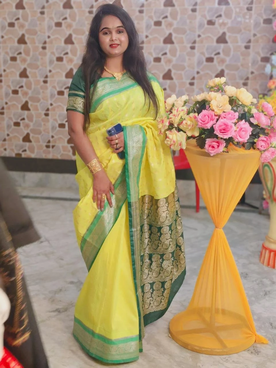 Saloni – Indian escort in Chennai — 2 / 3
