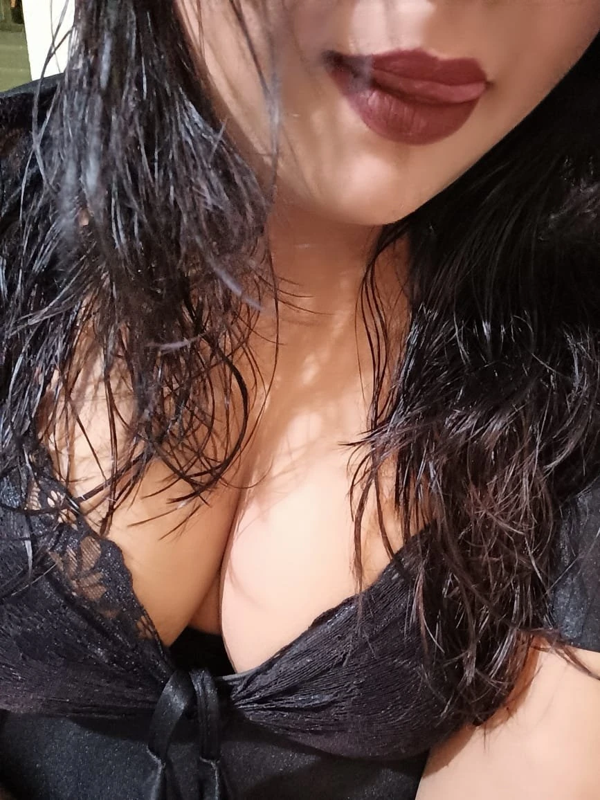Surbhi Goyal ( Cam & Meeting) – Indian escort in New Delhi — 4 / 5