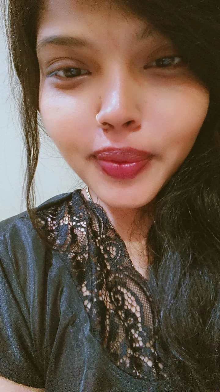 Kajal Real Meet & Cam Show – Indian escort in Mumbai — 1 / 3