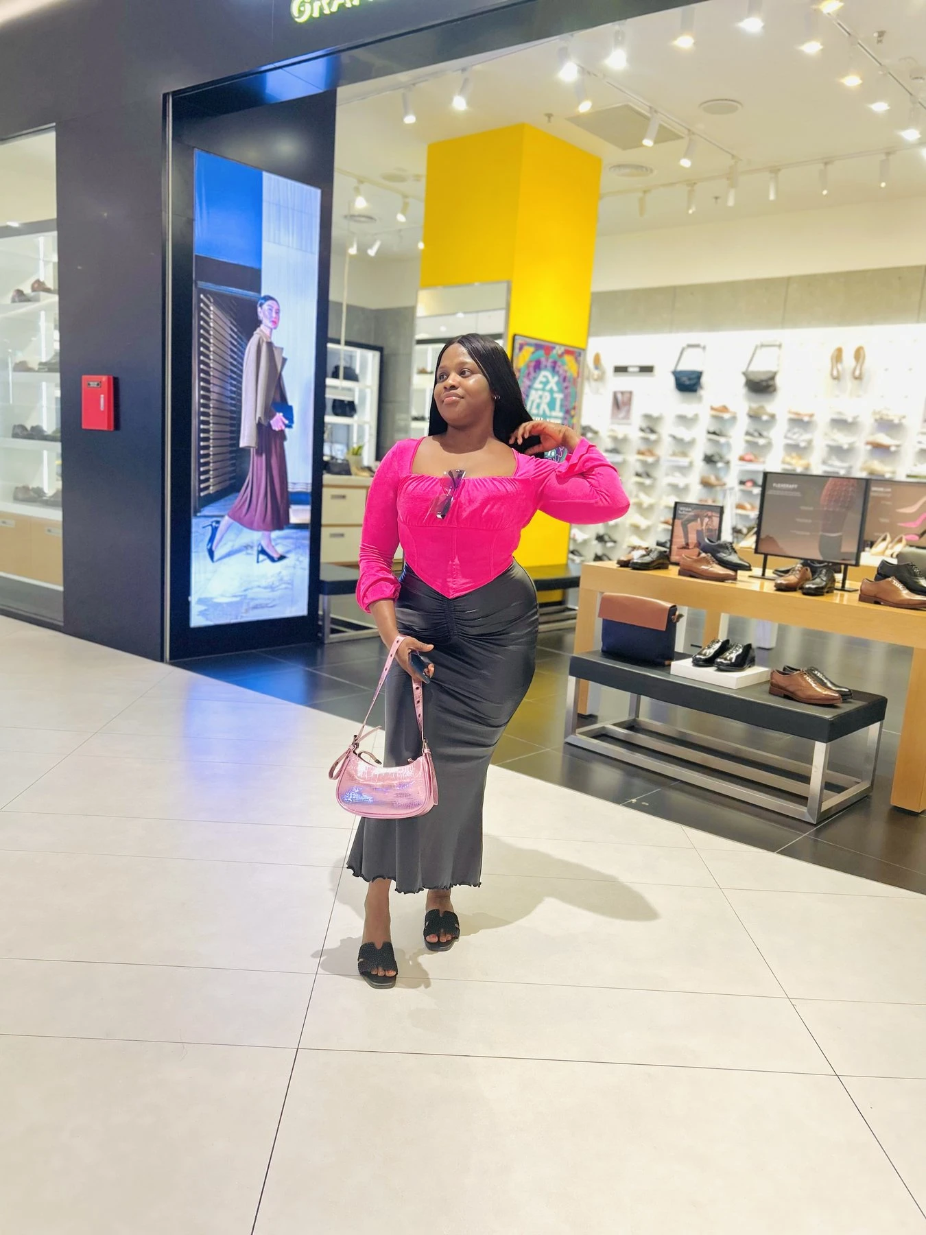 Juicy Coochie – South African escort in Ho Chi Minh City — 3 / 7