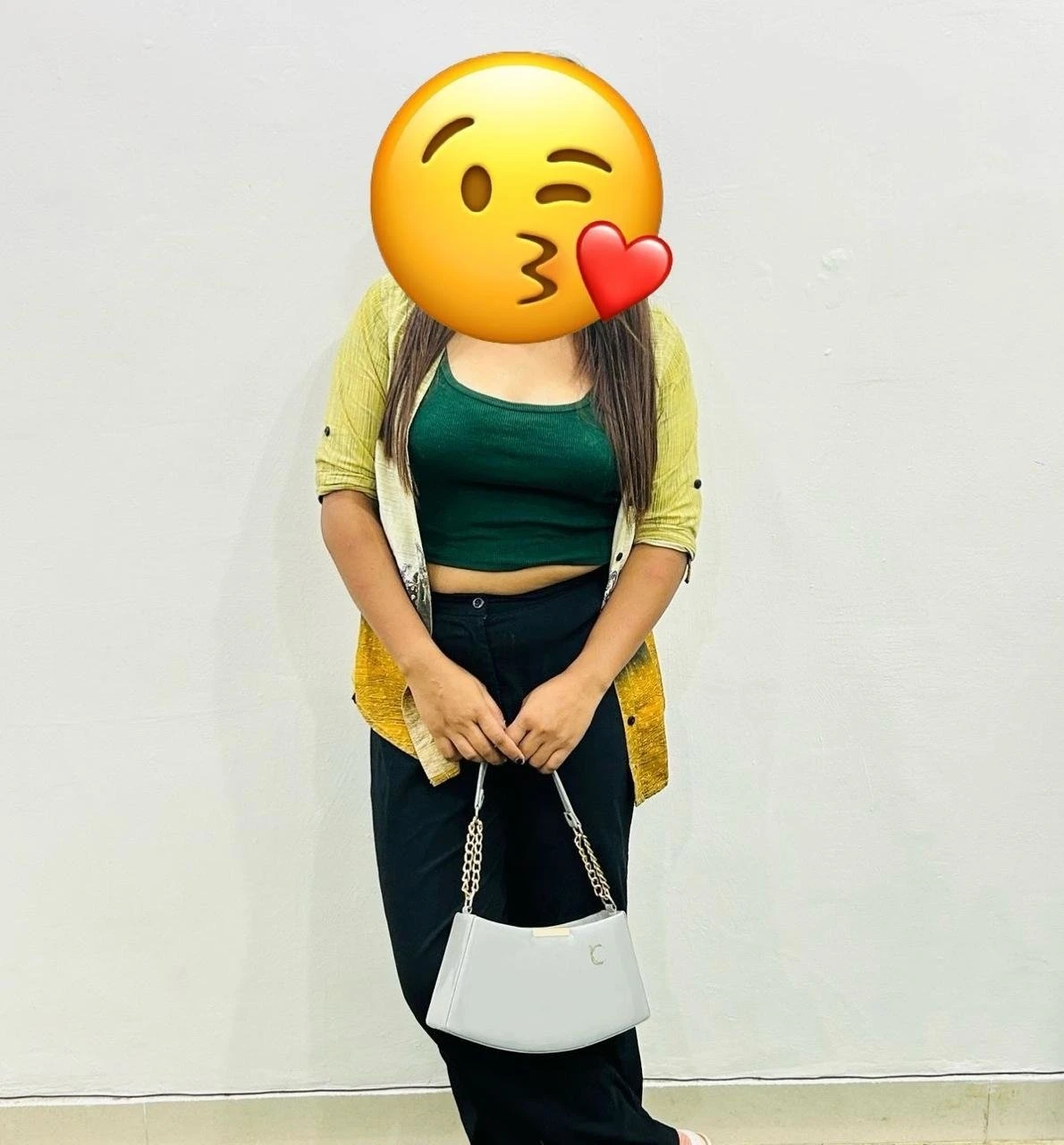 VERONICA OBEROI – Indian escort in Hyderabad — 1 / 8