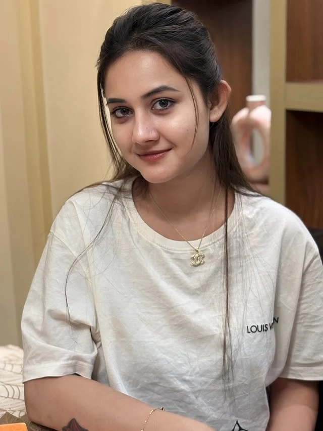 Sejal – Indian escort in Mumbai — 3 / 8
