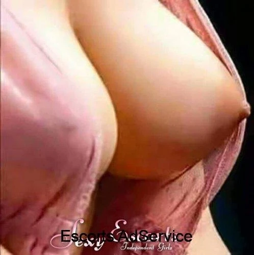 Call Girls in Delhi – Indian escort in New Delhi — 1 / 2