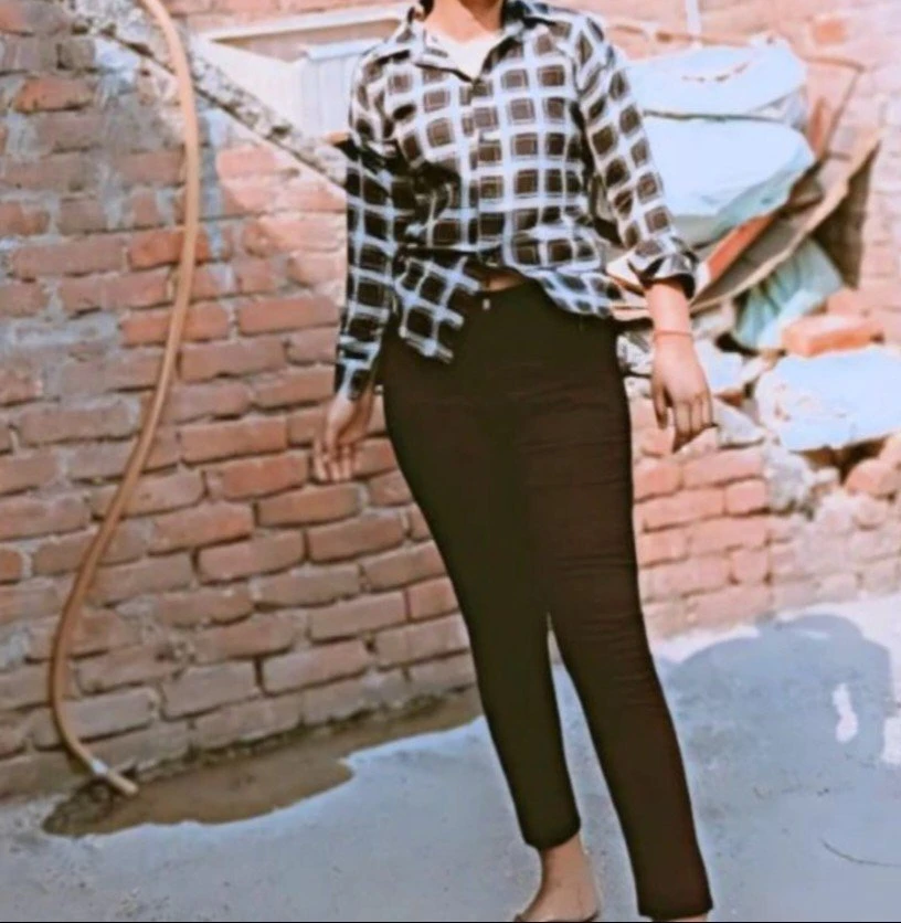 Anshika From Noida – escort in Noida — 2 / 5