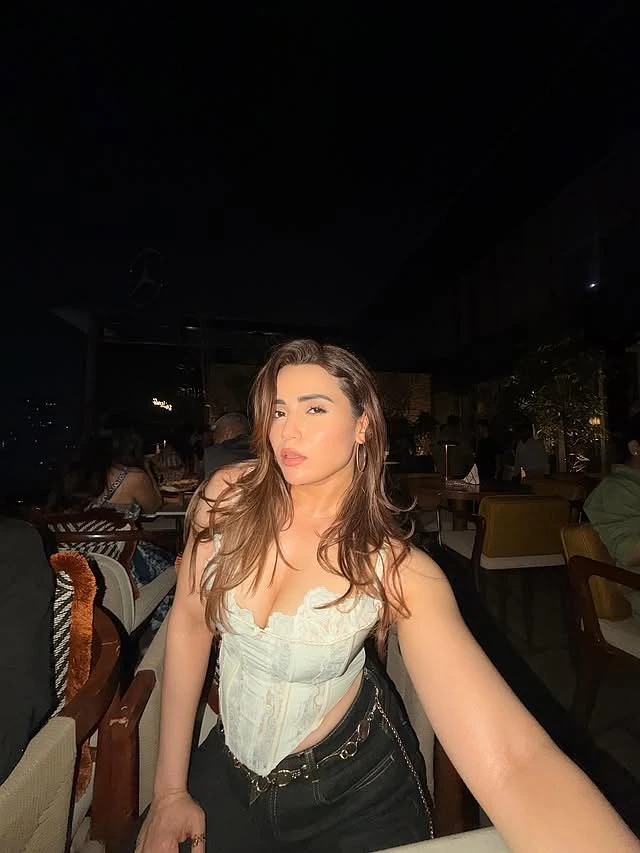 Bhagyashree – Indian escort in Mumbai — 4 / 5