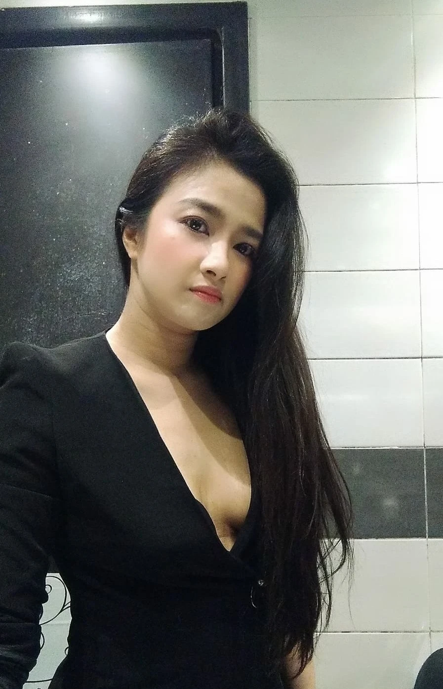 Loubna – Vietnamese escort in Hanoi — 2 / 6