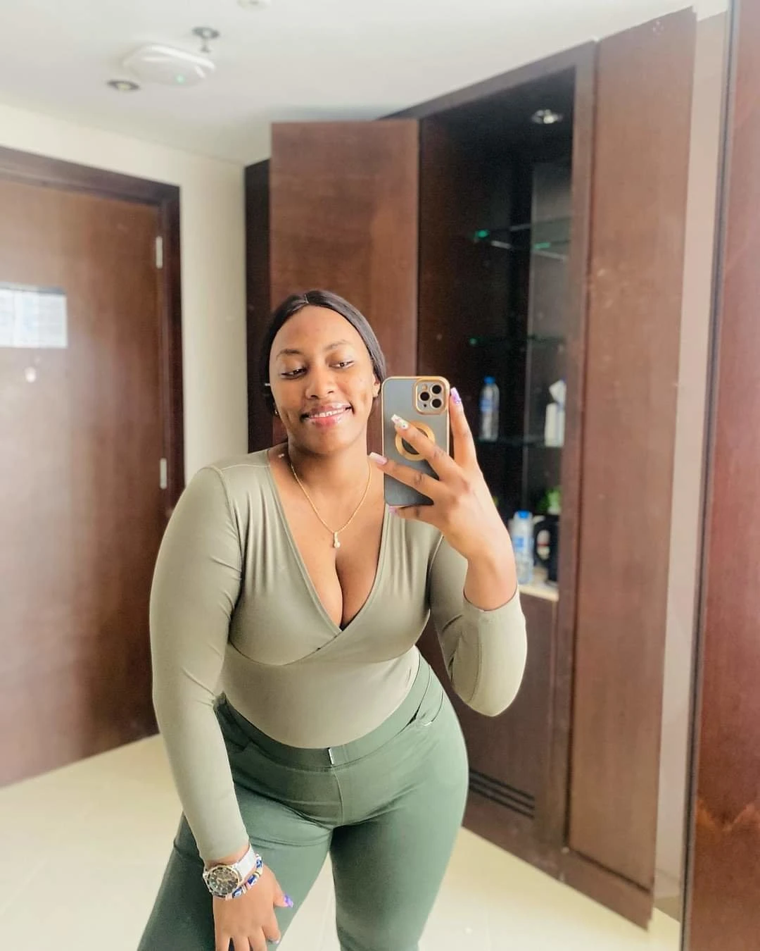 Shalom – Zimbabwean escort in Mauritius — 1 / 3
