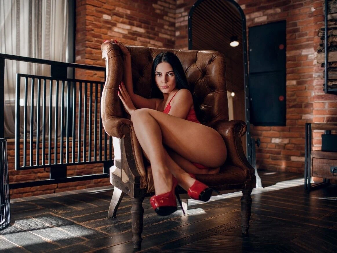 Eira – American escort in Stockholm — 6 / 9