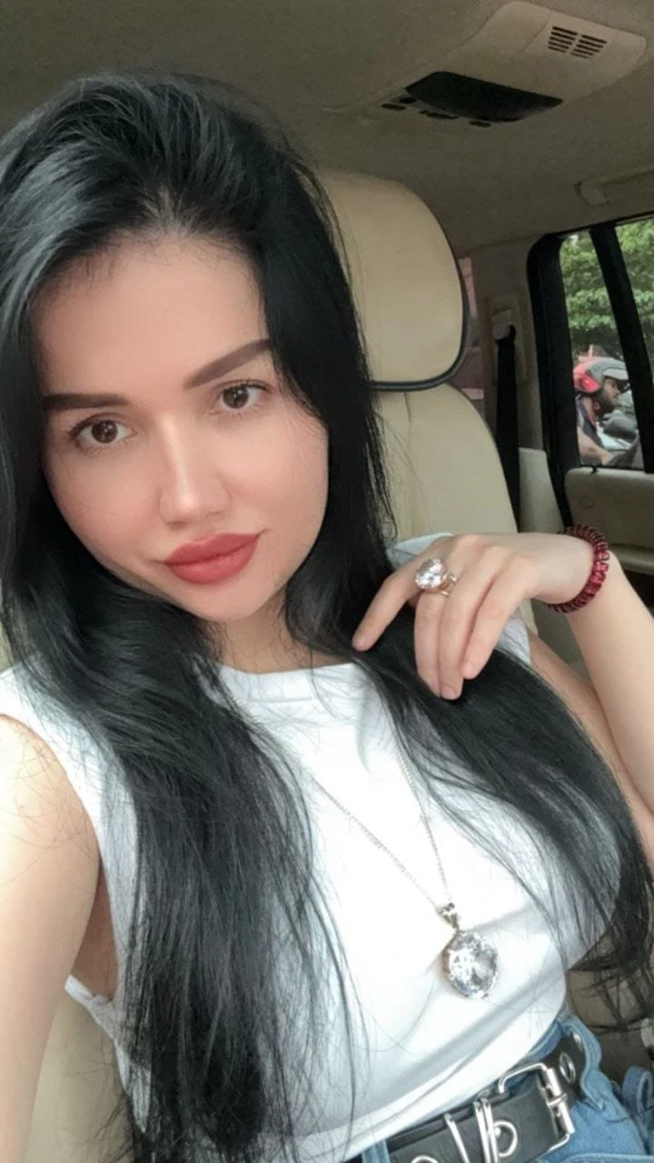 Sonali Singh – Indian escort in Kolkata — 2 / 10