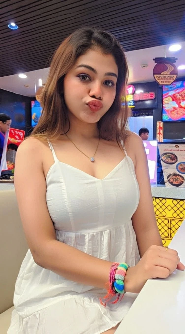 Sakshi Goel – Indian escort in New Delhi — 18 / 25