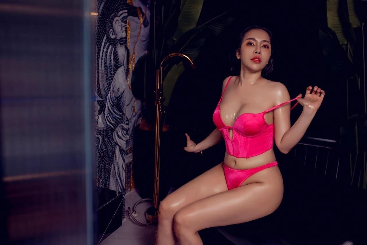 JULY VIP SERVICE – Vietnamese escort in Da Nang — 16 / 26