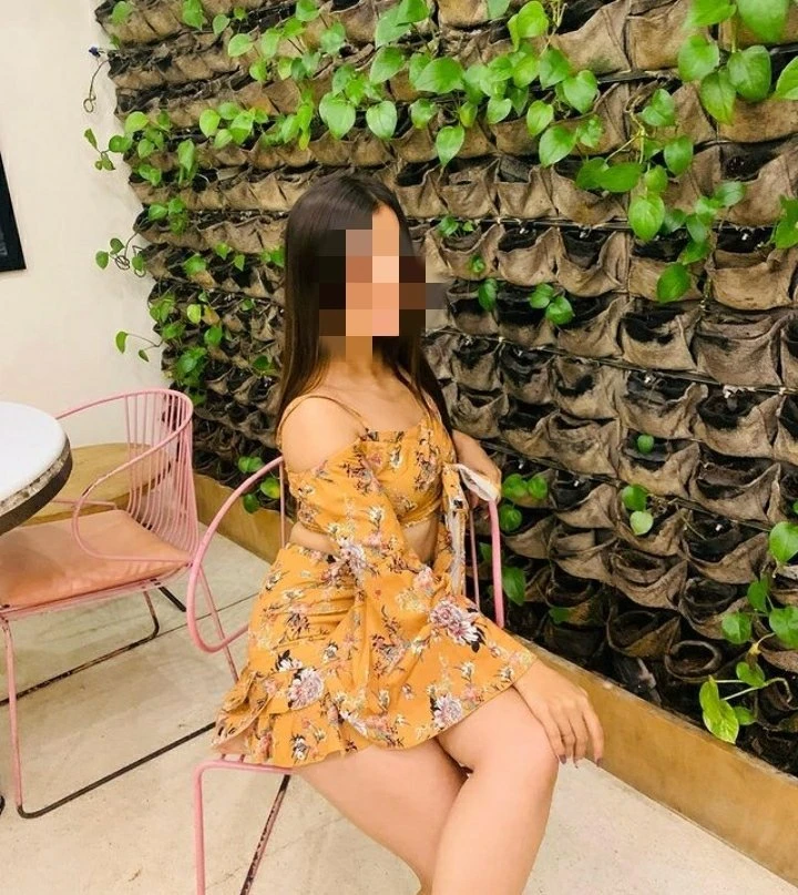 Shrishti Here Cam or Real Meet – Indian escort in Pune — 4 / 6