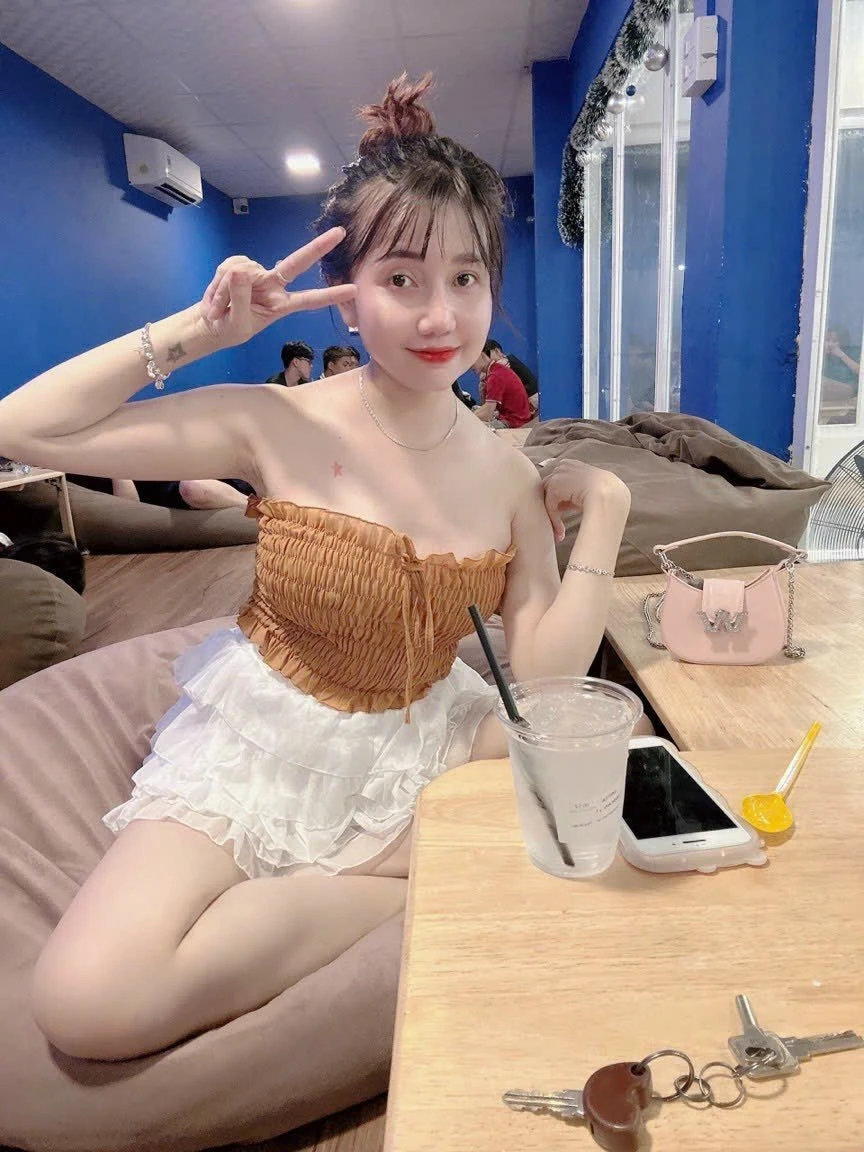 Kelly – Filipino escort in Ho Chi Minh City — 4 / 12