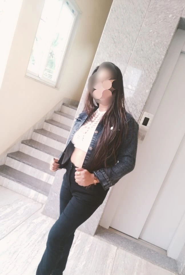 Nandani GFE WEBCAM SHOW – Indian escort in Hyderabad — 1 / 2