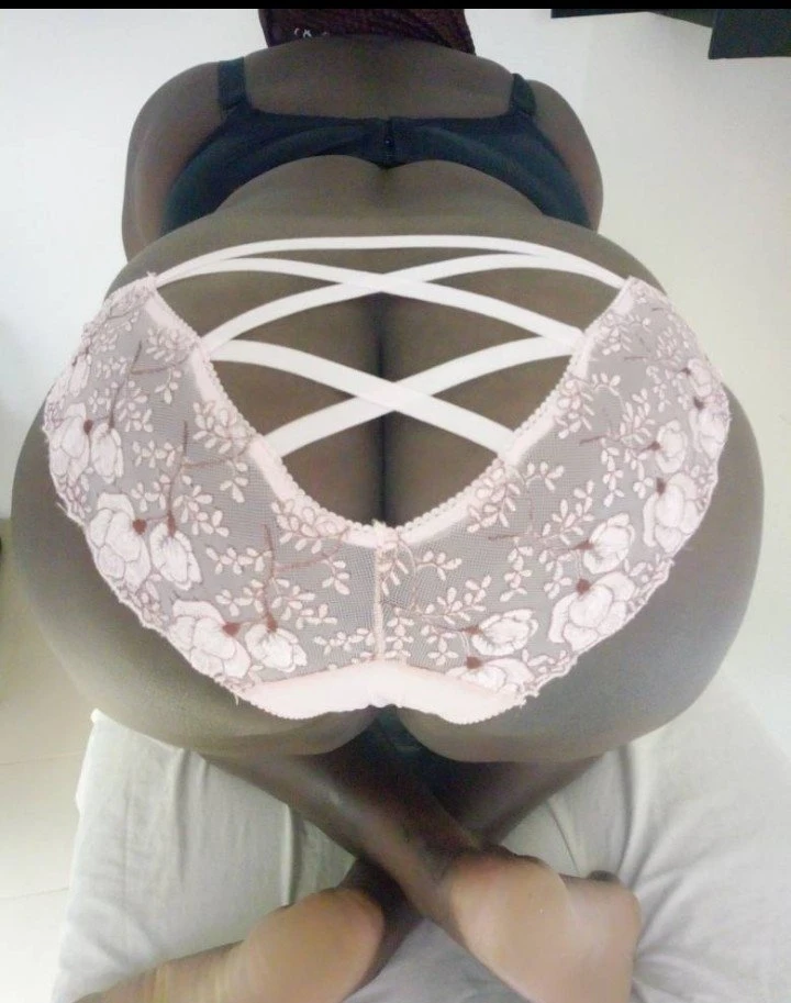 Eunice Laura – Ivorian escort in Abidjan — 4 / 7