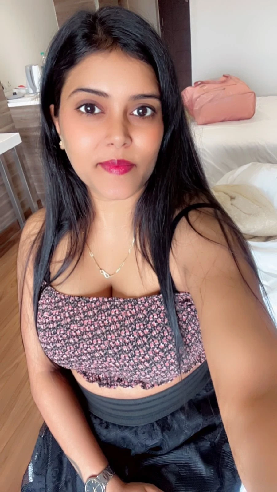 Nisha Sharma – Indian escort in Pune — 2 / 3