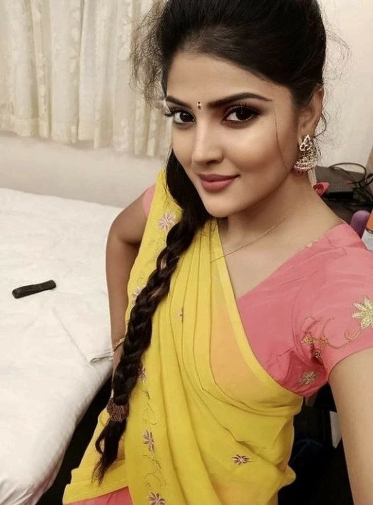 Tanvi Sharma – Indian masseuse in Mumbai — 2 / 5