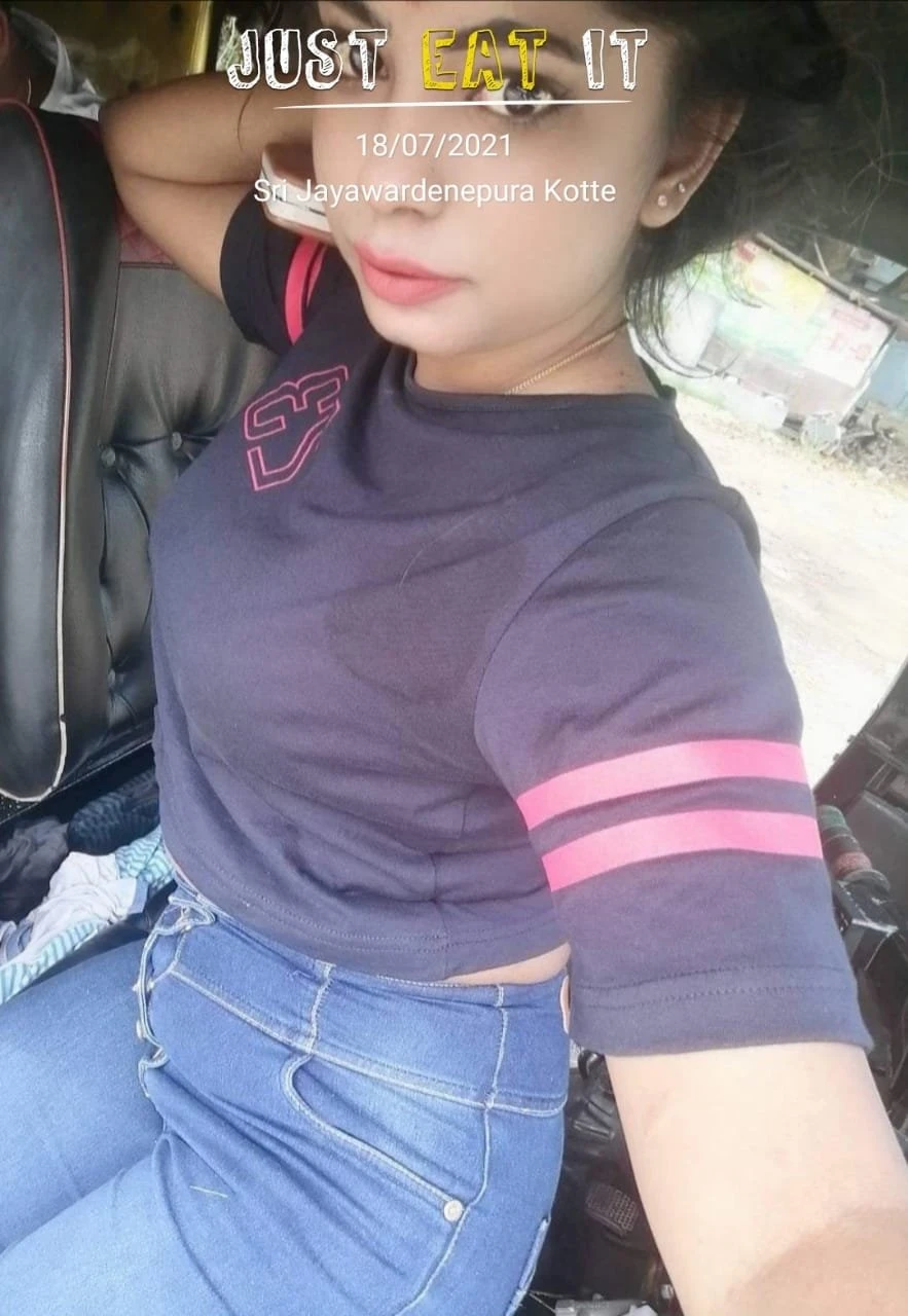 Julia the Extreme – Sri Lankan escort in Colombo — 3 / 5