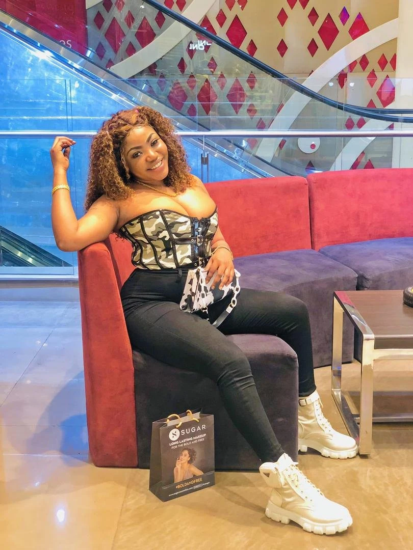 Pampam – South African escort in Noida — 2 / 4