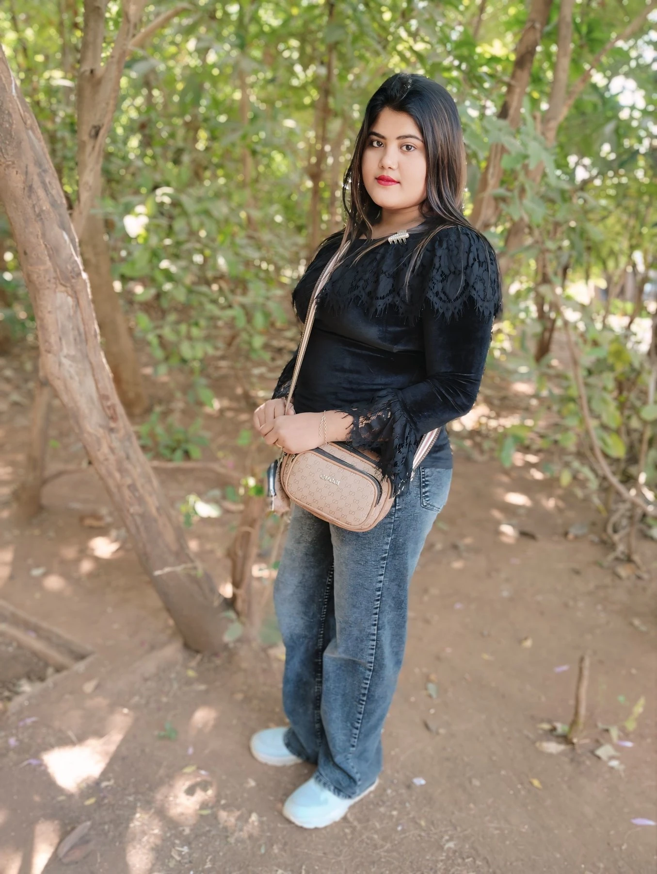 Pooja Real Meet & Cam – Indian escort in Mumbai — 1 / 3