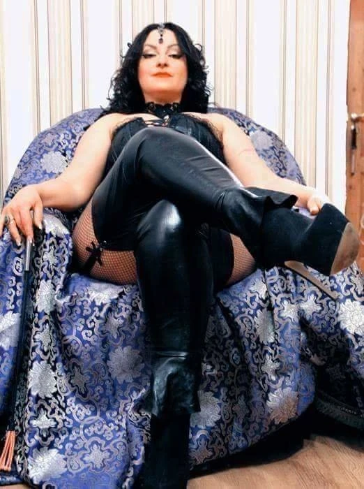 Goddess Tq – Belarusian dominatrix in Beirut — 7 / 12