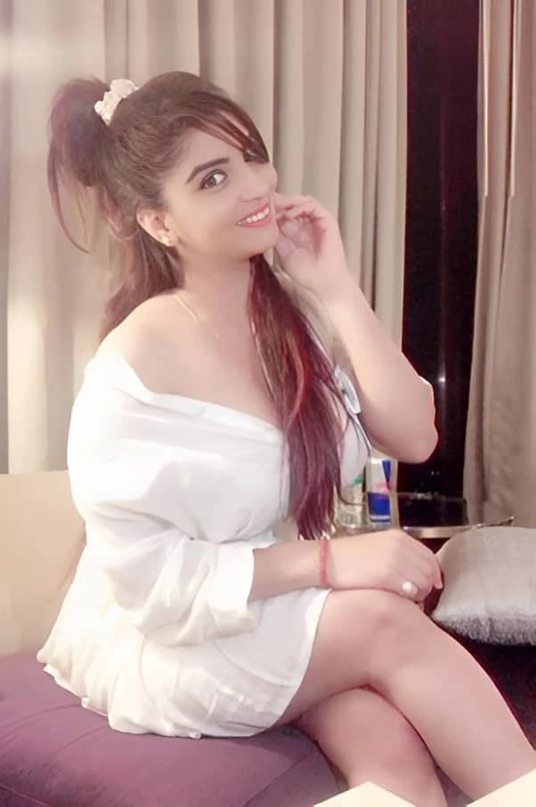 Salini Sing – Indian escort in Mumbai — 3 / 5