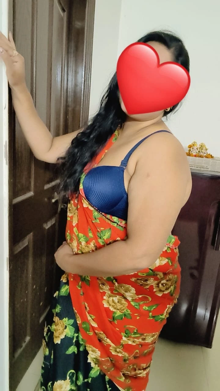 ️Janvi Singh Housewife Cam & Real Meet – Indian escort in New Delhi — 1 / 5