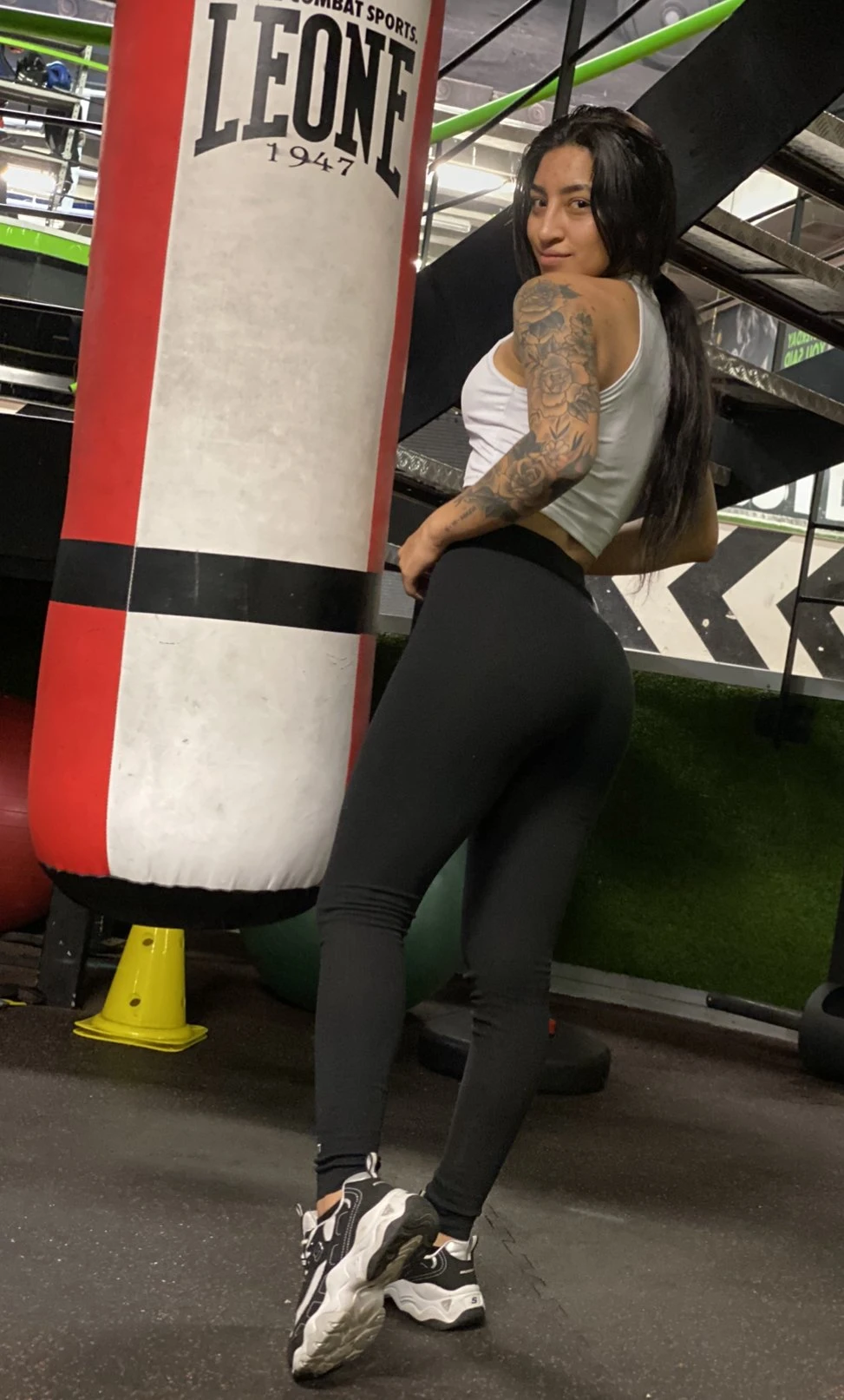 Yessica – Chilean escort in Malta — 18 / 31
