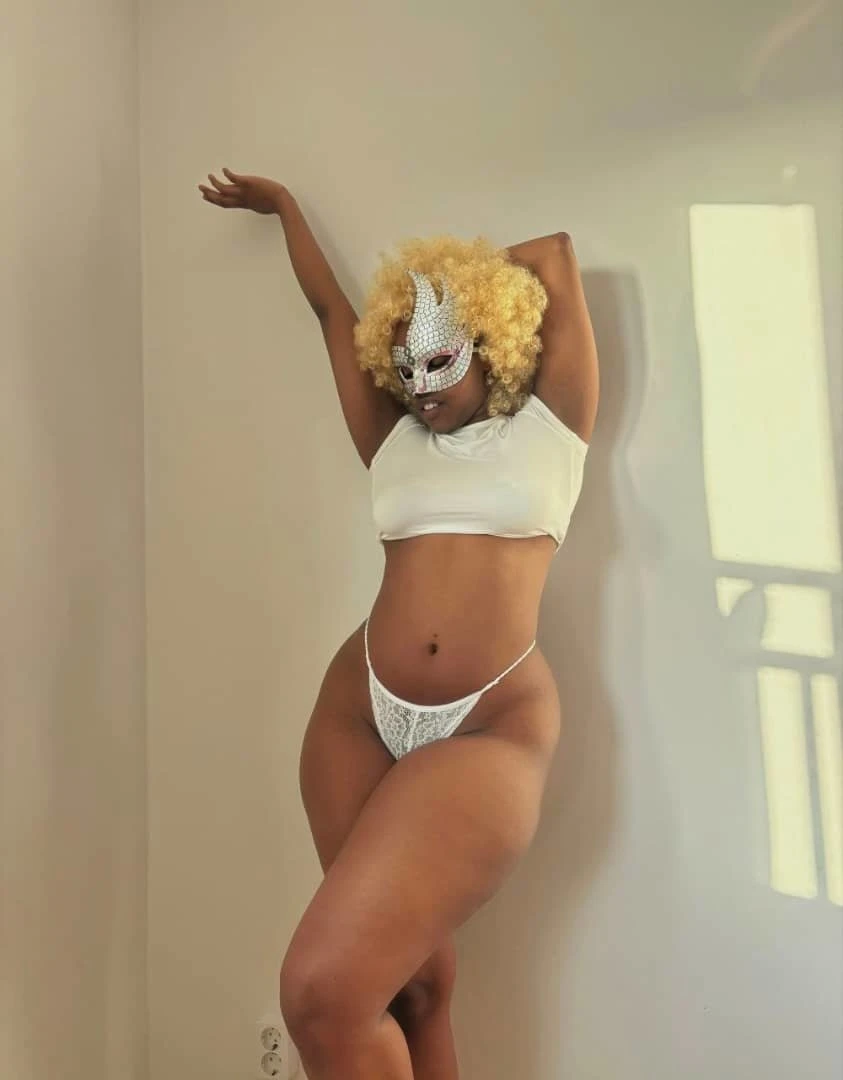 Mégane – Ivorian escort in Casablanca — 3 / 4