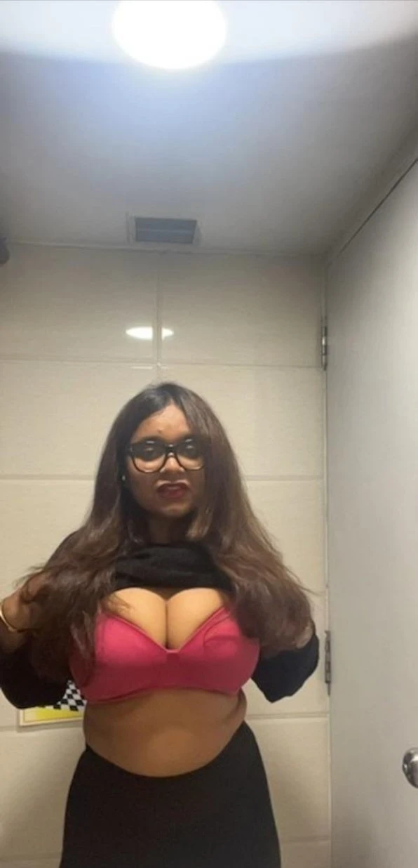 Komal – Indian escort in Vadodara — 2 / 6