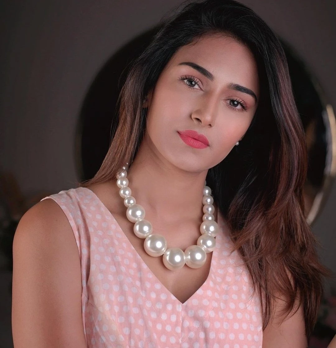 Rima Choudhary – Indian escort in Kolkata — 3 / 4