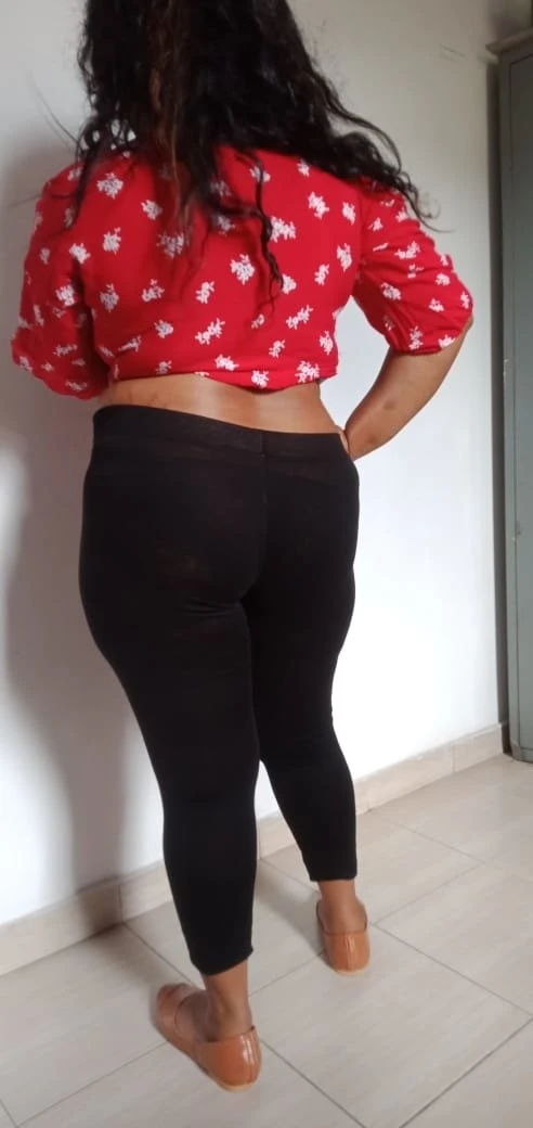 Shani – Sri Lankan masseuse in Colombo — 3 / 4