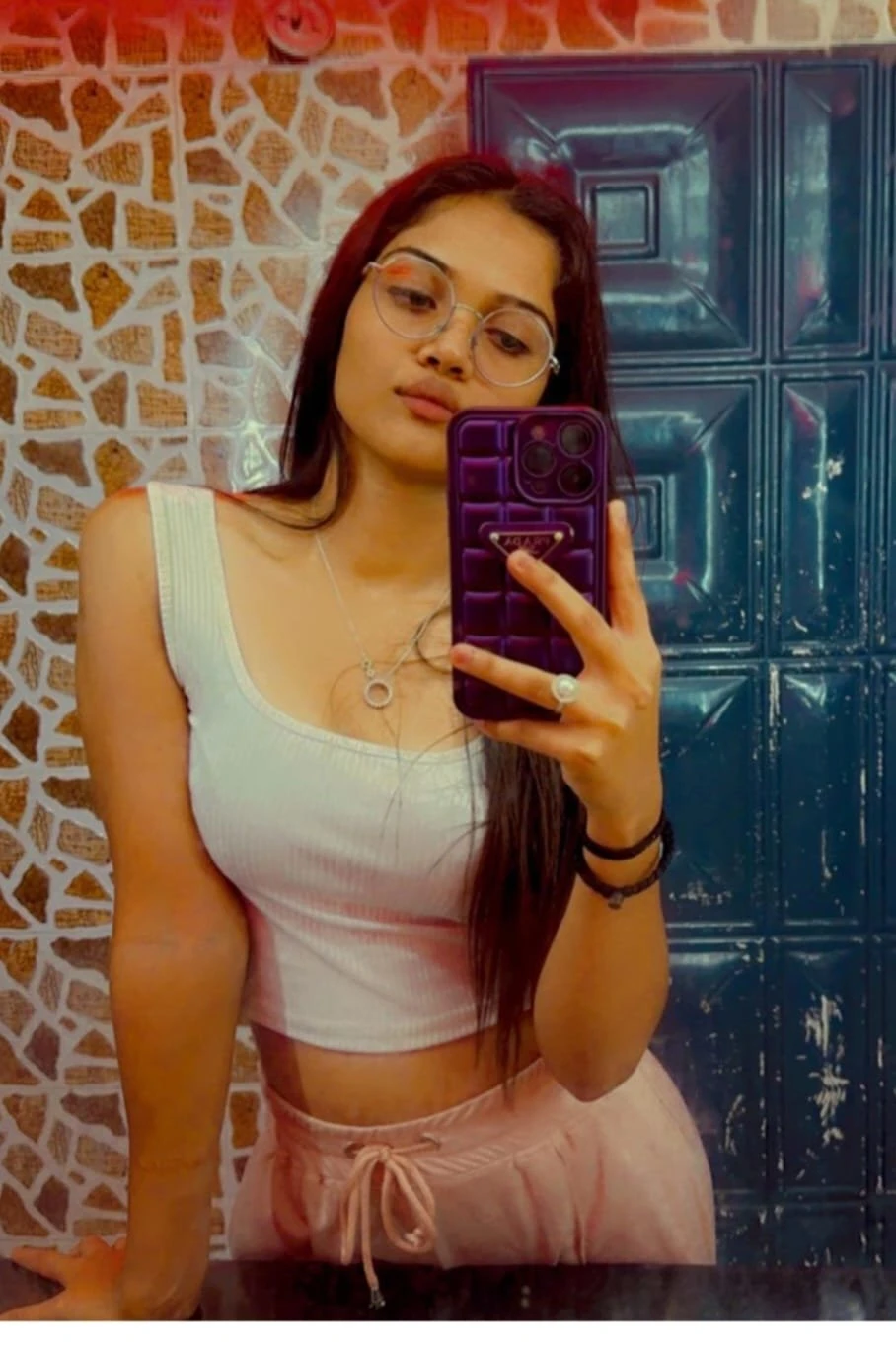 Asha Independent Cam Show Real Meet – Indian escort in Hyderabad — 3 / 4