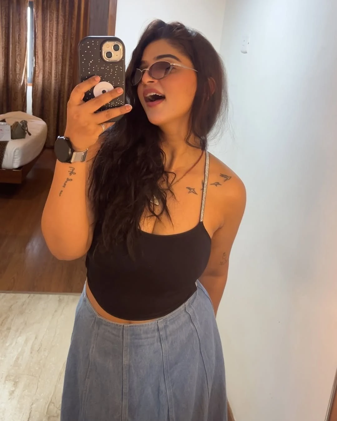 Urvashi – Indian escort in Surat — 2 / 3